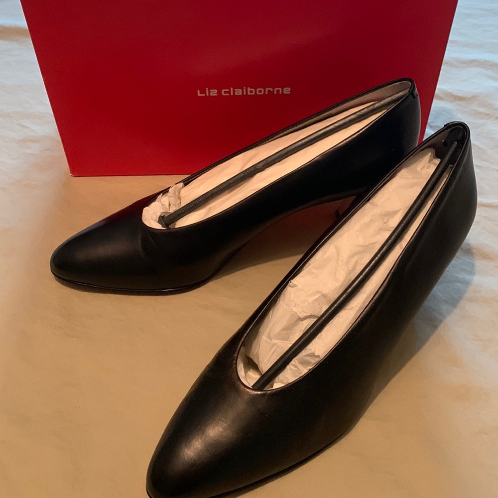 Liz, Claiborne, Belva, black calf leather heeled pumps, size 10